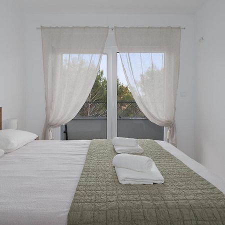 Number One Apartments วีร์ ภายนอก รูปภาพ