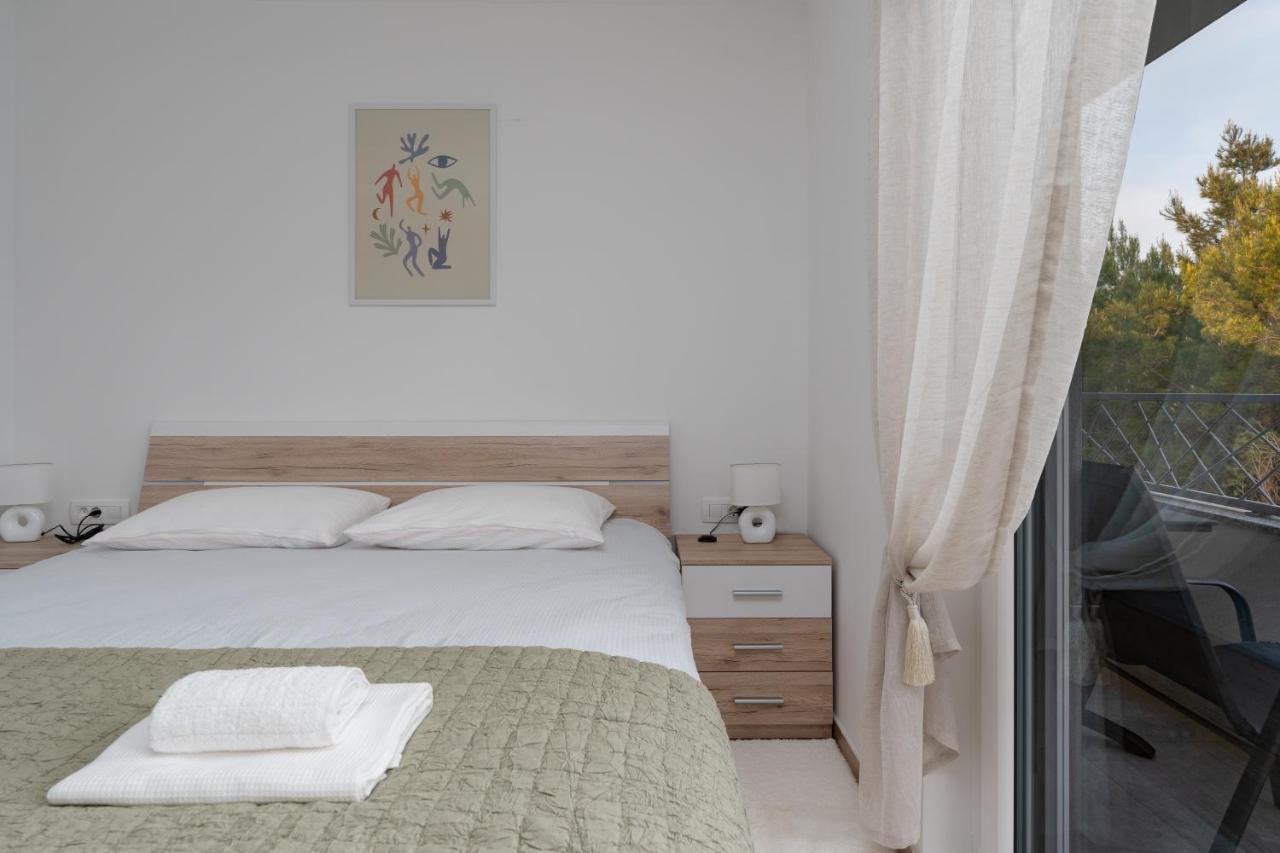 Number One Apartments วีร์ ภายนอก รูปภาพ