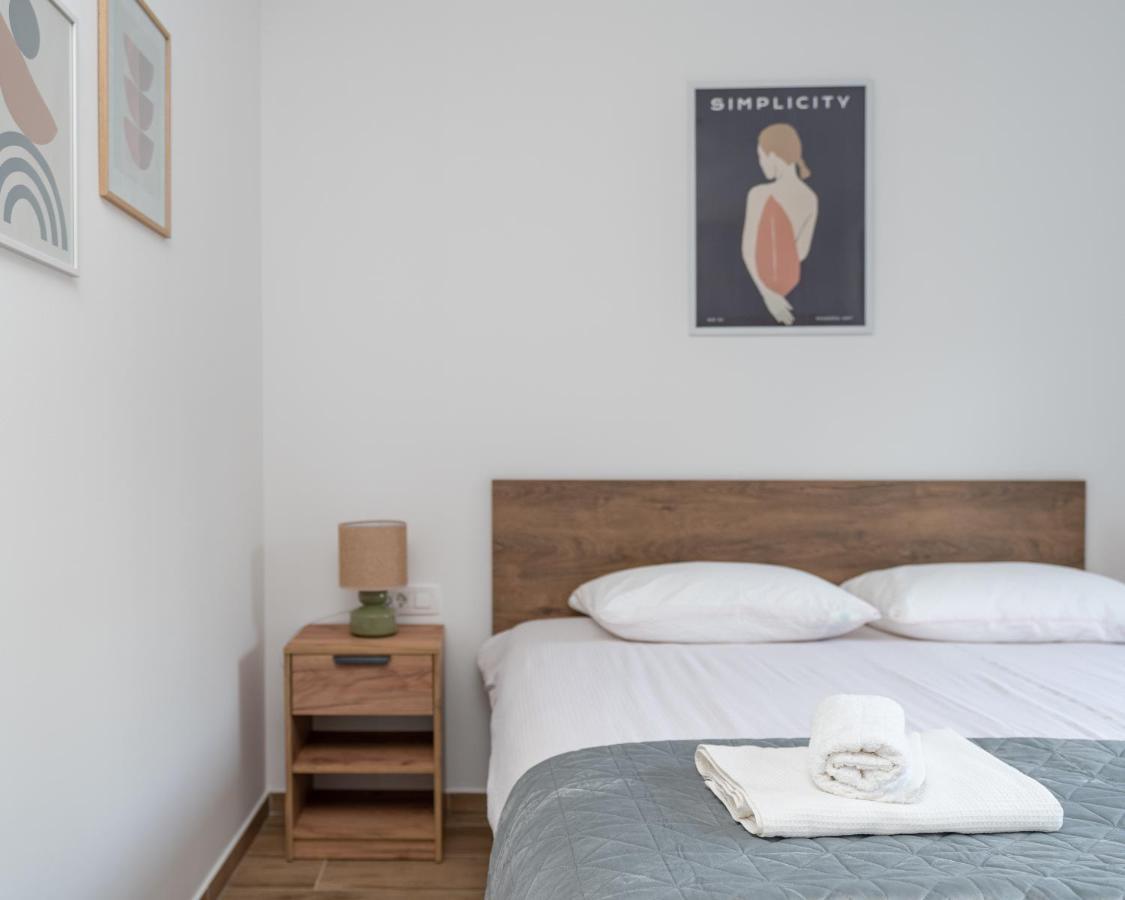Number One Apartments วีร์ ภายนอก รูปภาพ